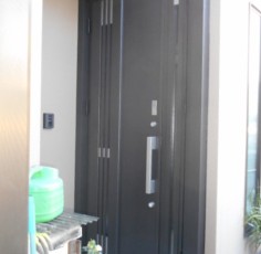 愛知県あま市　玄関を閉めたまま外気を採り入れしたい方にお勧めのドアです。