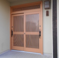愛知県あま市　Ｏ様　シートがめくれてきてみっともない玄関をキレイにする方法は？