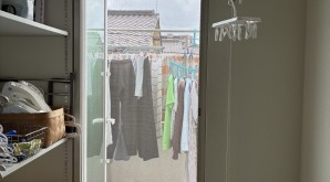 愛知県清須市　某様　横引ロール網戸取付工事