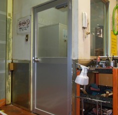 愛知県あま市　某法人様　框ドア取替工事