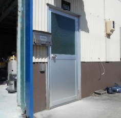 愛知県北名古屋市　Ａ様　某テナント　アルミ框ドア取替工事