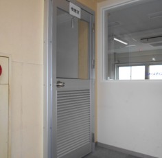 愛知県名古屋市　Ｆ建設様　框ドア取付工事