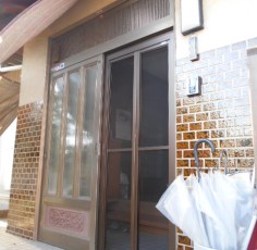 愛知県あま市　Ｉ様　玄関中折網戸取付工事