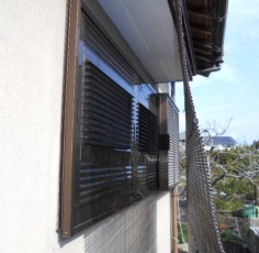 愛知県小牧市　Ｍ様　Ｉ様邸　可動ルーバー雨戸取替工事