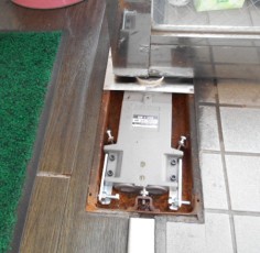 愛知県小牧市　Ｈ様　某所　フロアヒンジ取替工事