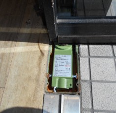 愛知県北名古屋市　Ｗ様　某テナント　フロアヒンジ取替工事
