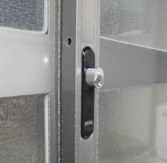 愛知県稲沢市　Ｈ様　玄関引違戸錠交換工事