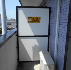 愛知県あま市　Ｒ様　ベランダ間仕切取替工事