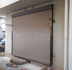 愛知県稲沢市　某様　リフォームシャッター（電動）取付工事