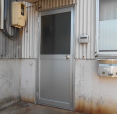 愛知県清須市　ロンカラーガラスドアカバー工法工事