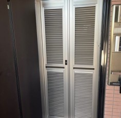 愛知県あま市　某様　玄関ドア用ルーバー式網戸取付工事
