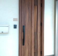 愛知県清須市　某様　リシェント玄関ドア３取付工事