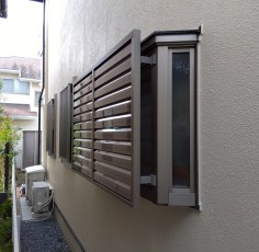 愛知県あま市　某様　目隠しルーバーセキュリティーフィルター８０取付工事