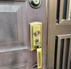 愛知県名古屋市　某様　サムラッチハンドル錠取替工事