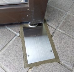 愛知県あま市　某様　フロアヒンジ取替工事