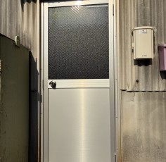 愛知県津島市　某様　事務所入口ドア取替工事