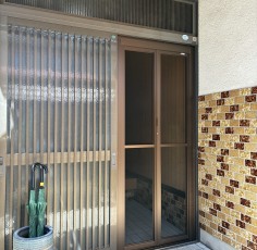 愛知県あま市　某様　中折網戸取替工事