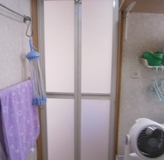名古屋市港区　F様　Ｙ様邸　浴室中折れドアカバー工法工事