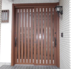 愛知県あま市　玄関引戸もペアガラスでお家の断熱化できます。